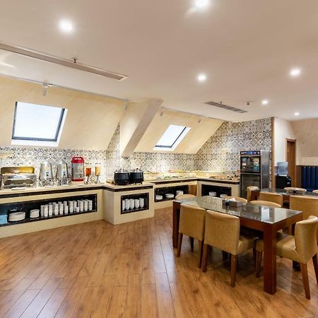 Yiwu Best Hotel Екстериор снимка